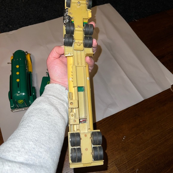 Lot of 3 BP Hess Green and Yellow Collectable Tanker Truck Set - Picture 11 of 15